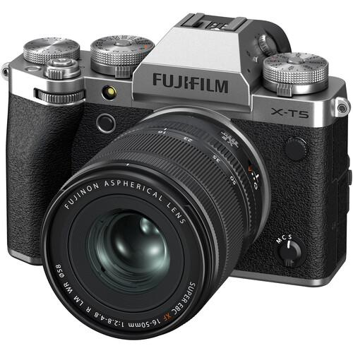 FUJIFILM X-T5 Kit Cámara Mirrorless con Lente XF 16-50mm f/2.8-4.8 SILVER / CD80256